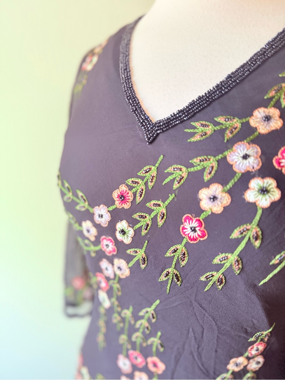 100% Silk Hand Embroidered Floral Beaded Blouse Y2K - Picture 7 of 11